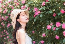 气质美女性感露背诱人写真图片-美图岛