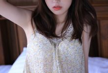 纯情美女大眼长腿美女性感写真-美图岛