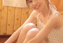 吊带美女性感美腿香肩浴室写真图片-美图岛