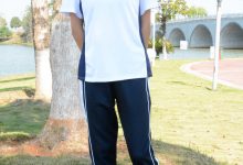 月下摄影 NO.004 秀秀~浅发校服 其实我喜欢酷酷的，今天第一期被安排了校服！[130P+1V／9.94GB]-美图岛