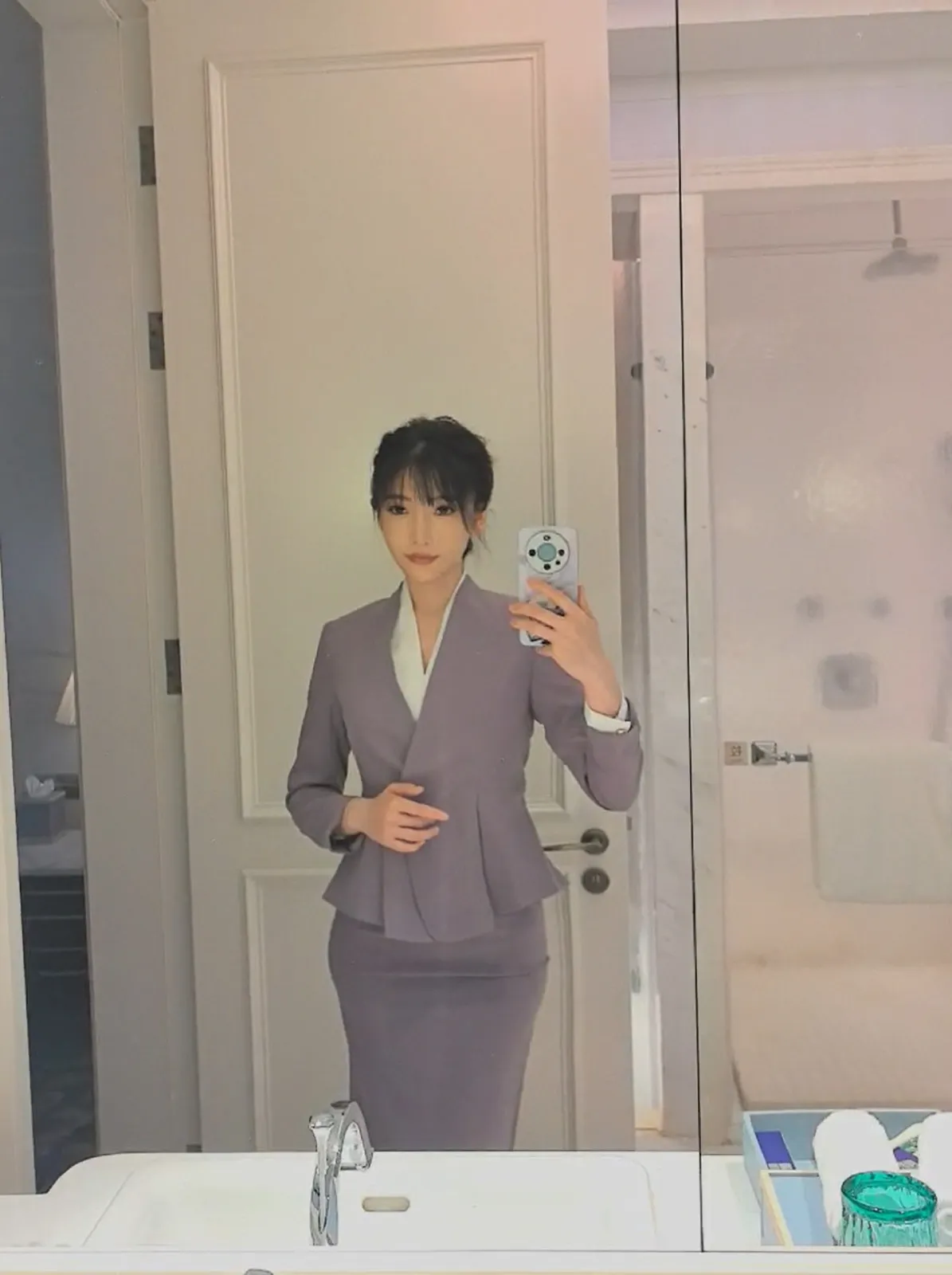 陆萱萱紫色制服拍摄花絮 [3V-1.69G]-美图岛